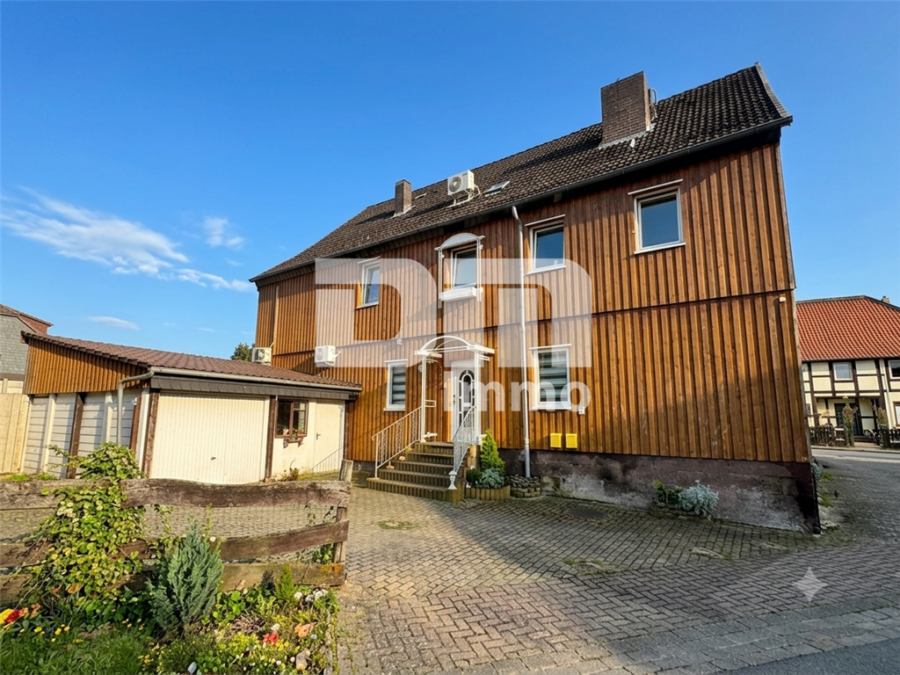 Gepflegtes Ein- bis Zweifamilienhaus mit Ladeneinheit in Dassel-Hilwartshausen - Rückansicht / Innenhof / Garage / Zugang Wohnen